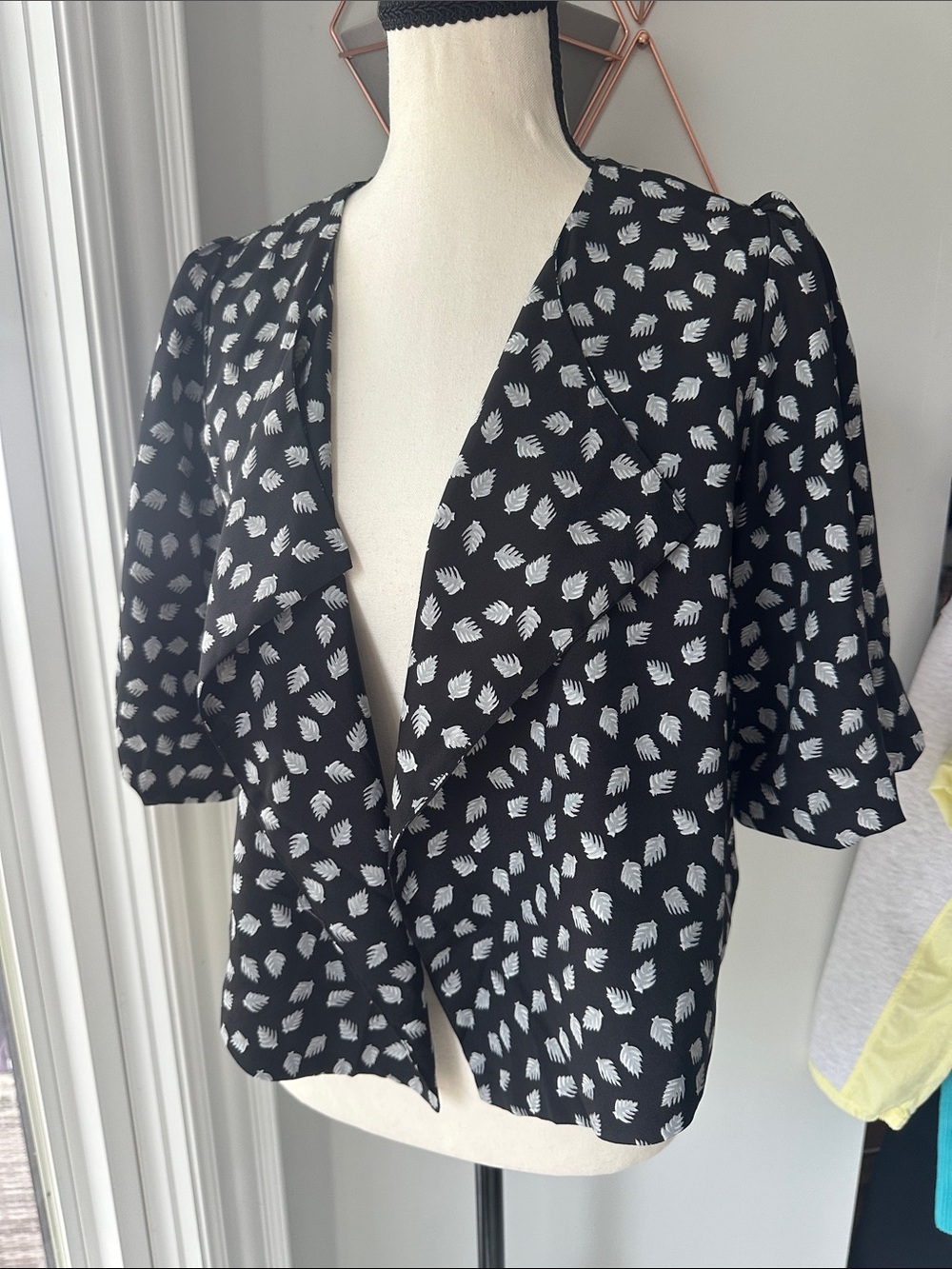 FREEBIRD Black & White Leaf-Print Open Front Top Jacket Cardigan Small Medium